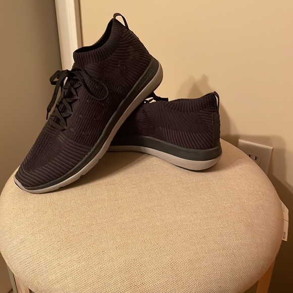 Under Armour men’s shoes - Picture 2 of 5